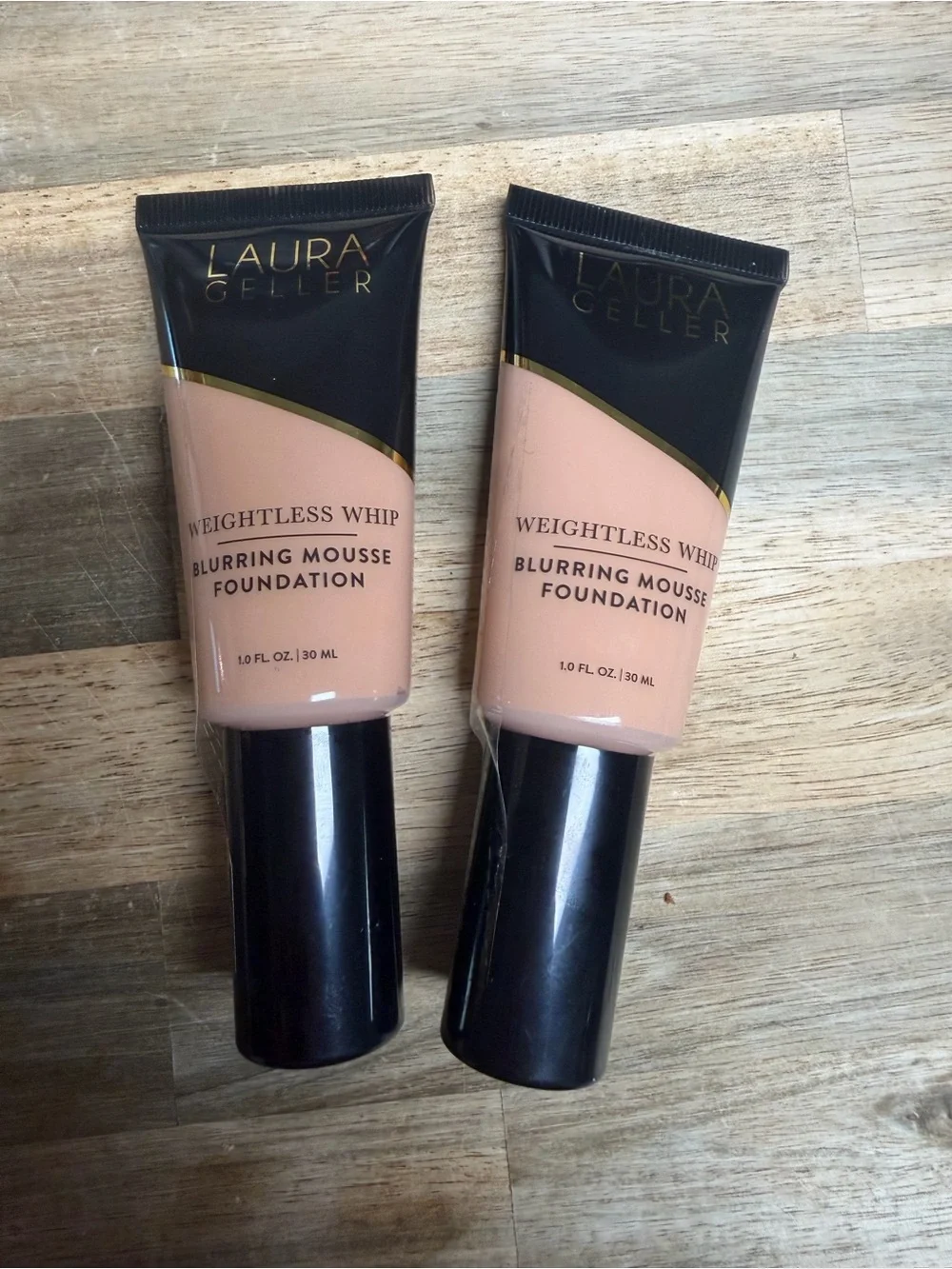 Laura Geller Weightless Whip Blurring Mousse Foundation - Nude Beige